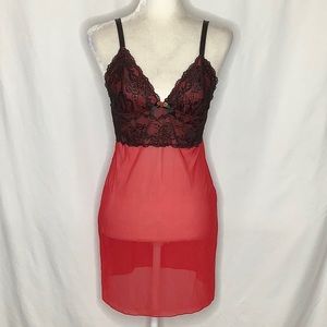 Sexy Red And Black Sheer Lace Négligée
